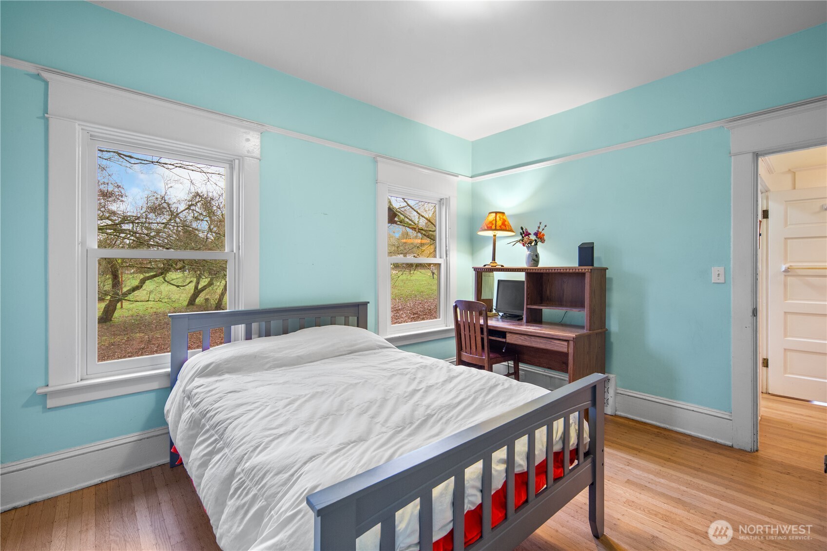 4616 Meridian Avenue N, Seattle, WA 98103-6936