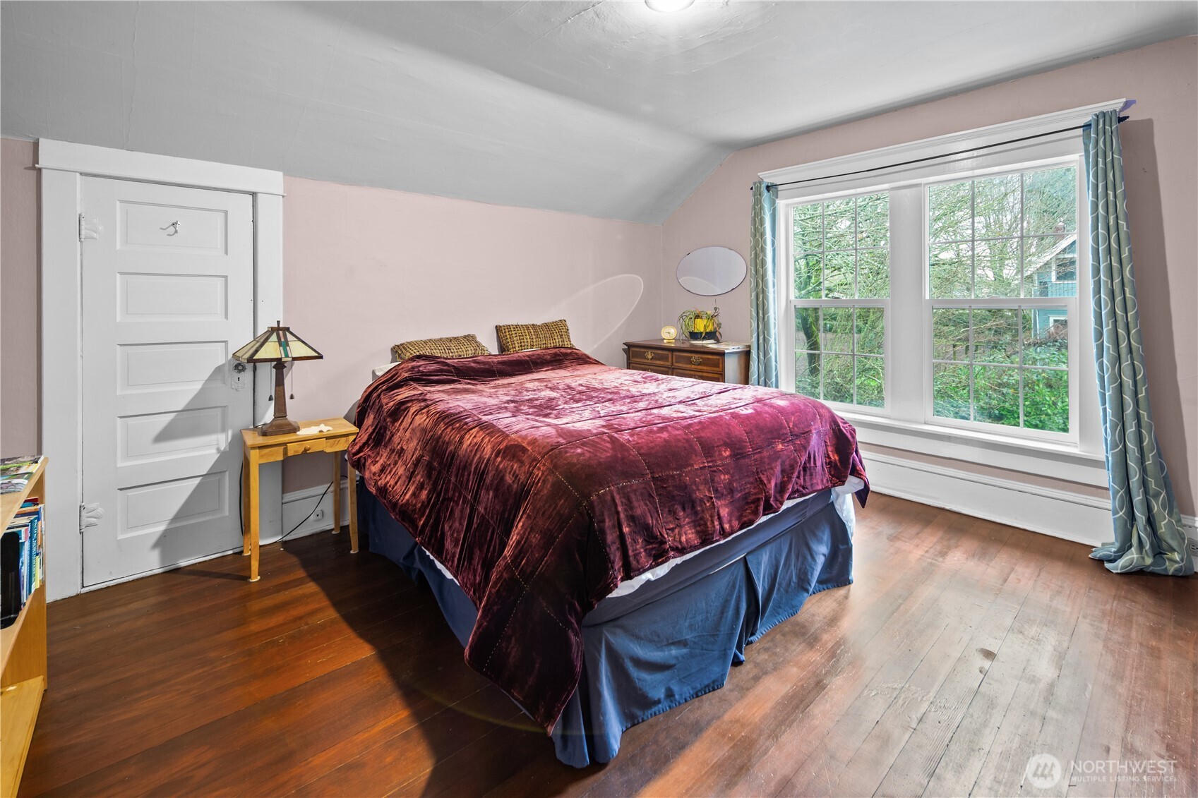 4616 Meridian Avenue N, Seattle, WA 98103-6936