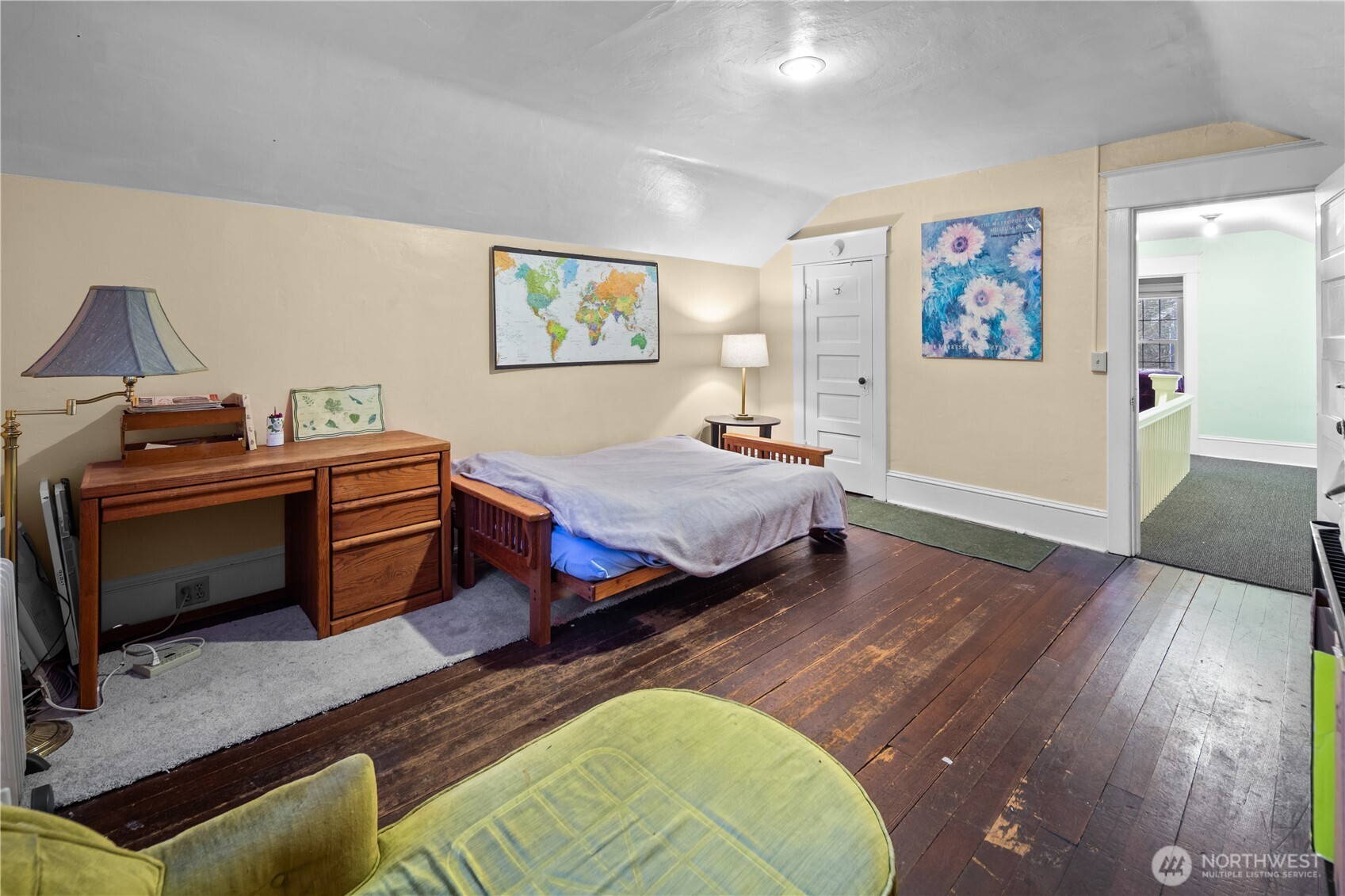 4616 Meridian Avenue N, Seattle, WA 98103-6936