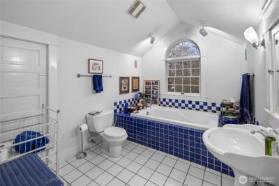 4616 Meridian Avenue N, Seattle, WA 98103-6936 - Photo 30