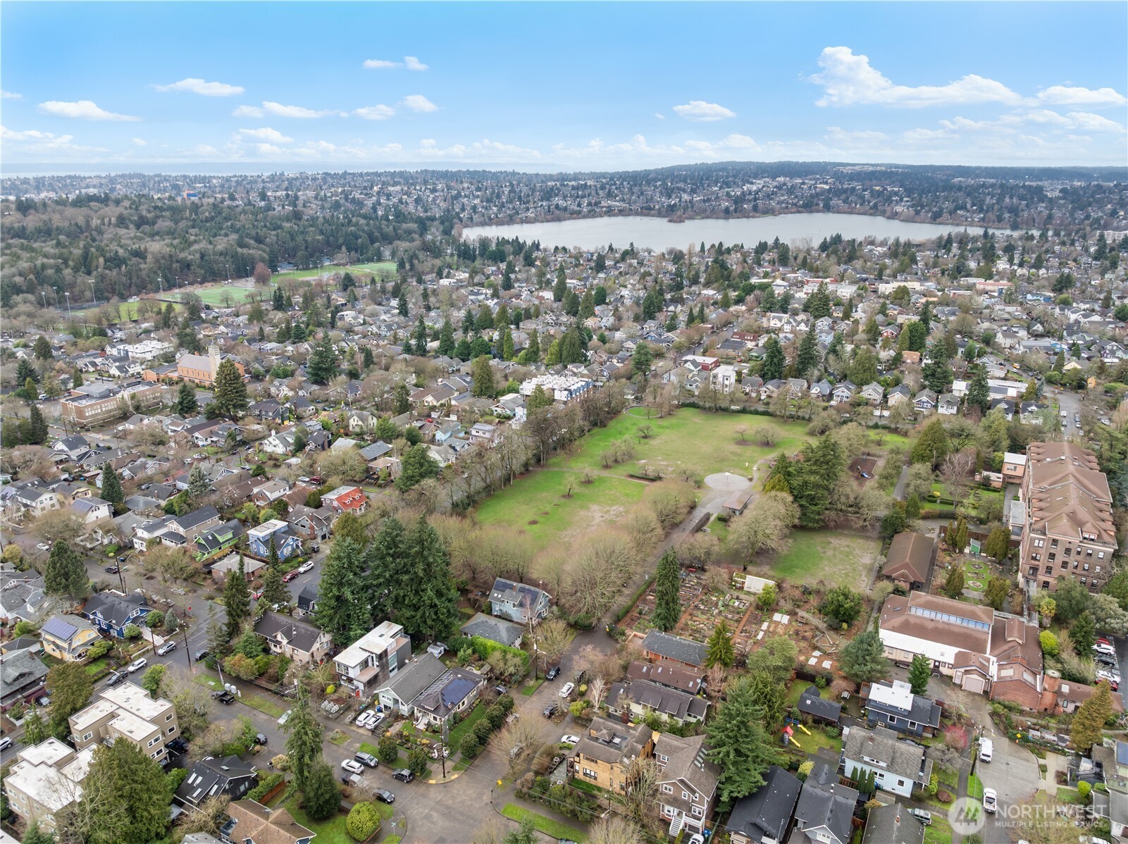 4616 Meridian Avenue N, Seattle, WA 98103-6936