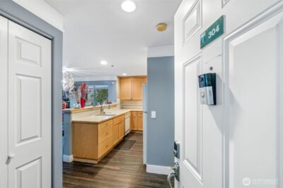 15325 Sunwood Boulevard #B304, Tukwila, WA 98188 - Photo 2