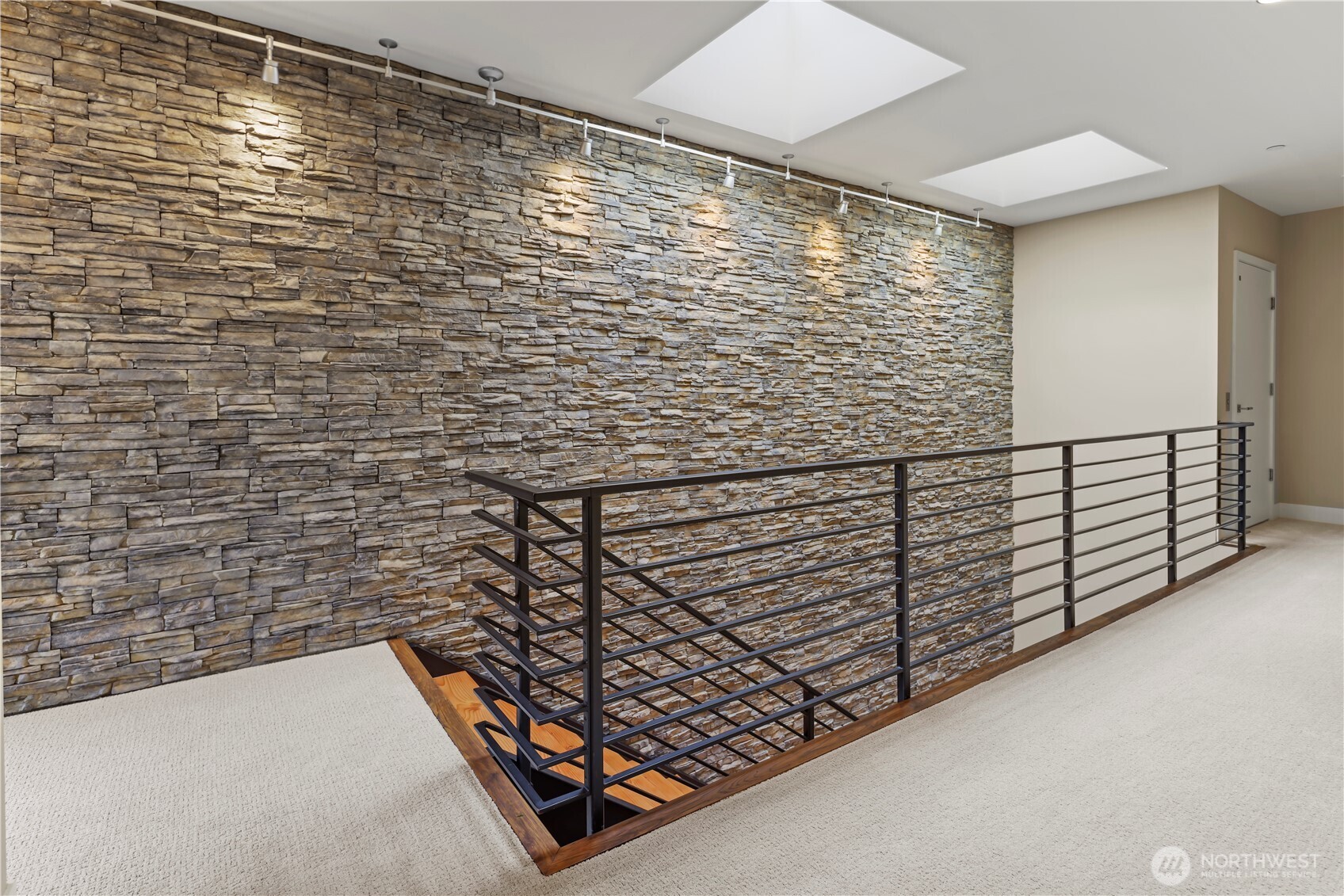 229 1st Street , Kirkland, WA 98033