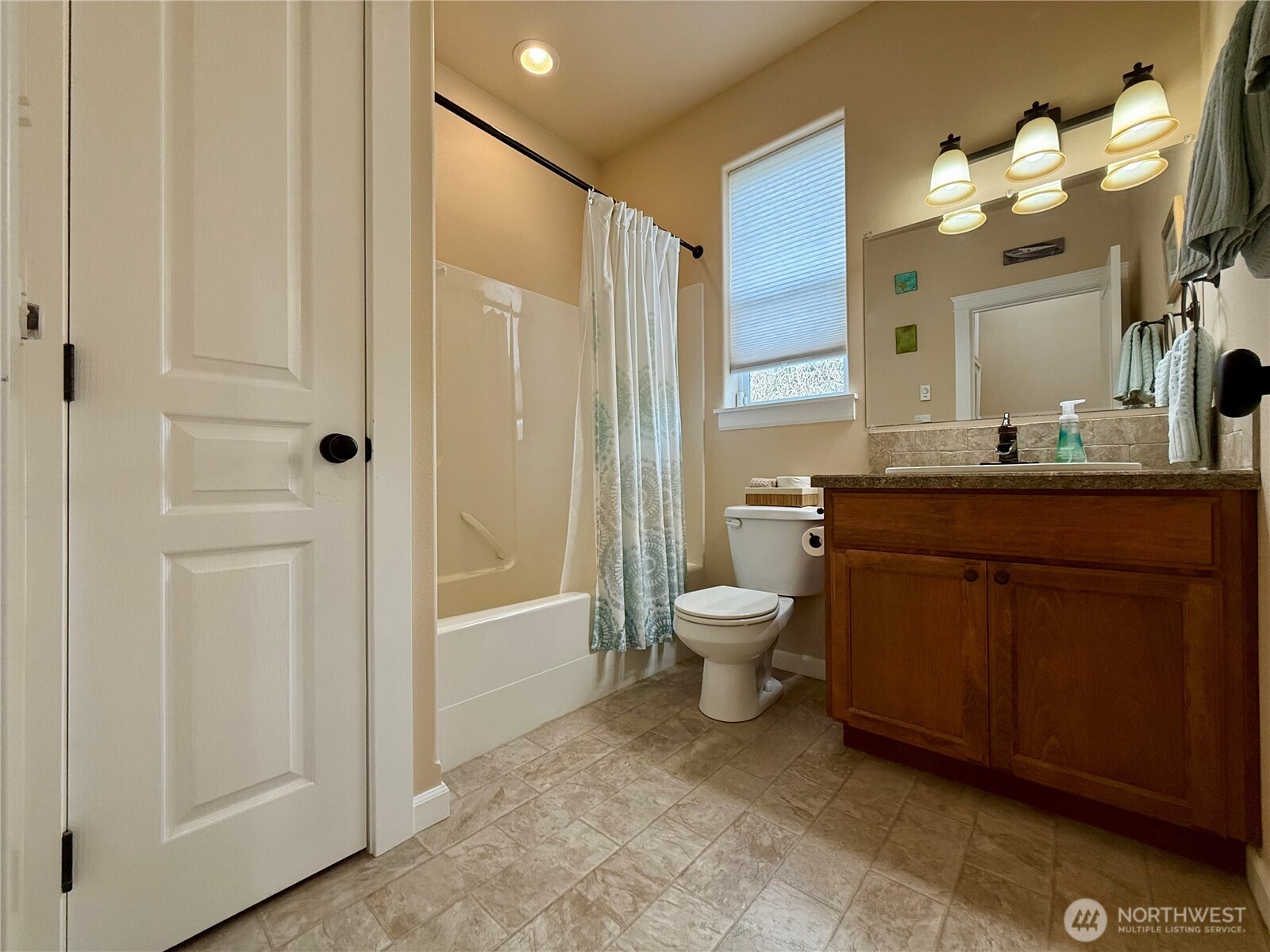 934 Wawona Avenue SE, Ocean Shores, WA 98569