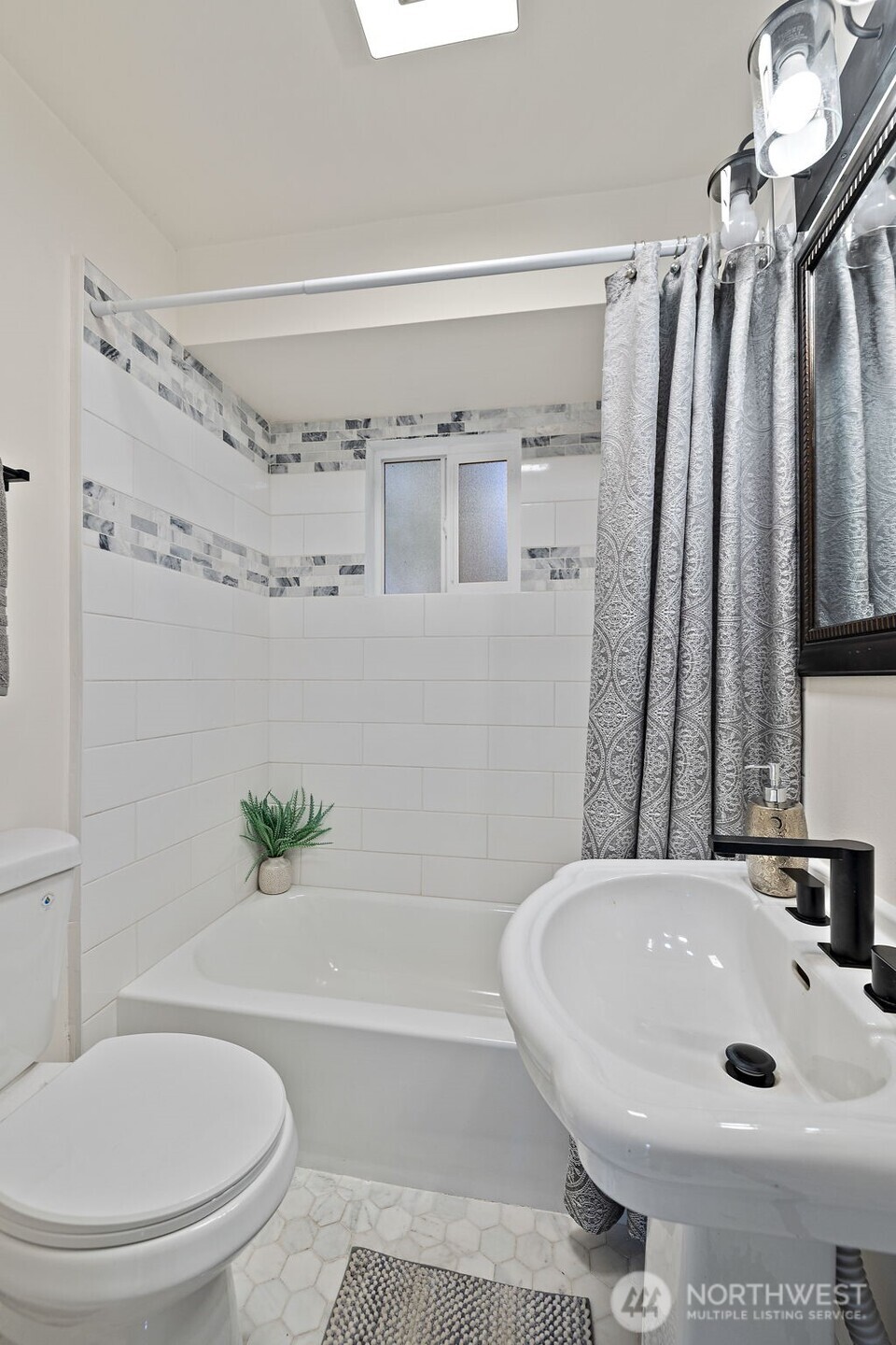 2311 N 88th St , Seattle, WA 98103