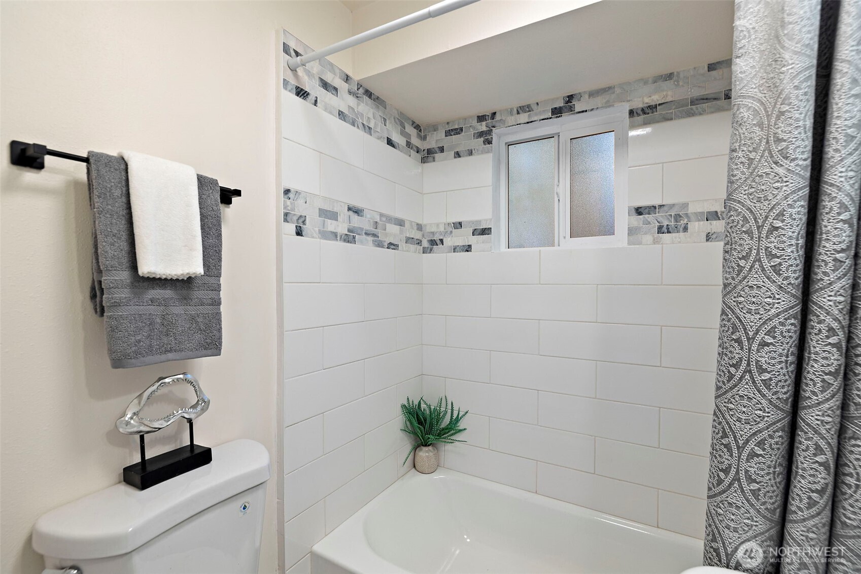 2311 N 88th St , Seattle, WA 98103