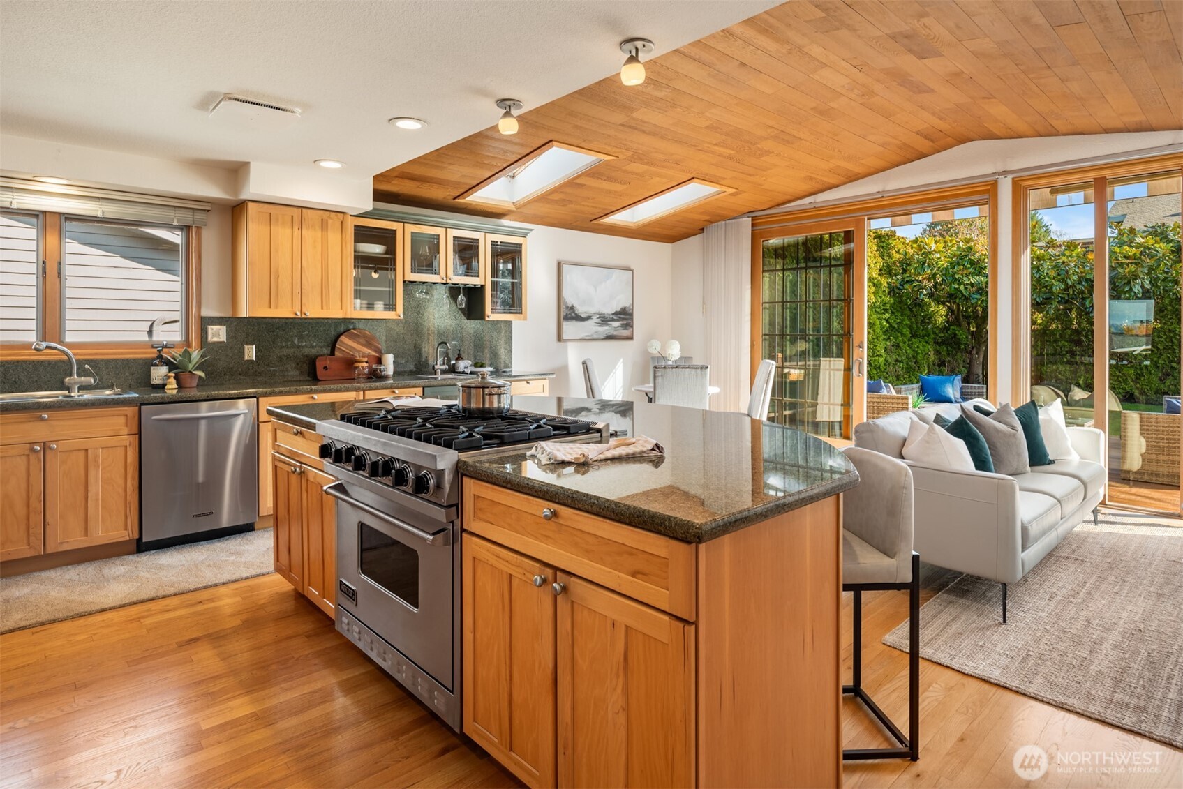 6114 104th Avenue NE, Kirkland, WA 98033