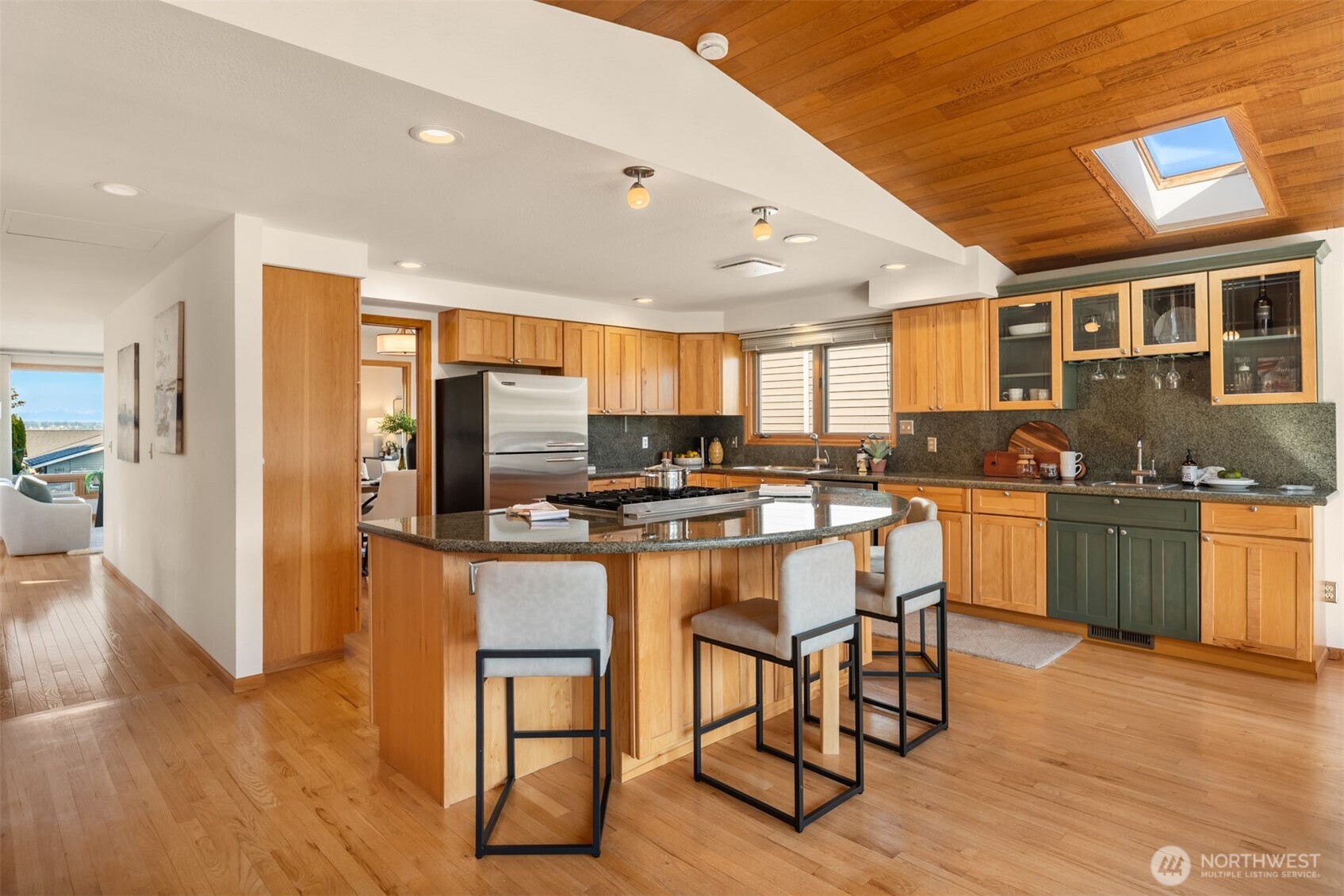 6114 104th Avenue NE, Kirkland, WA 98033