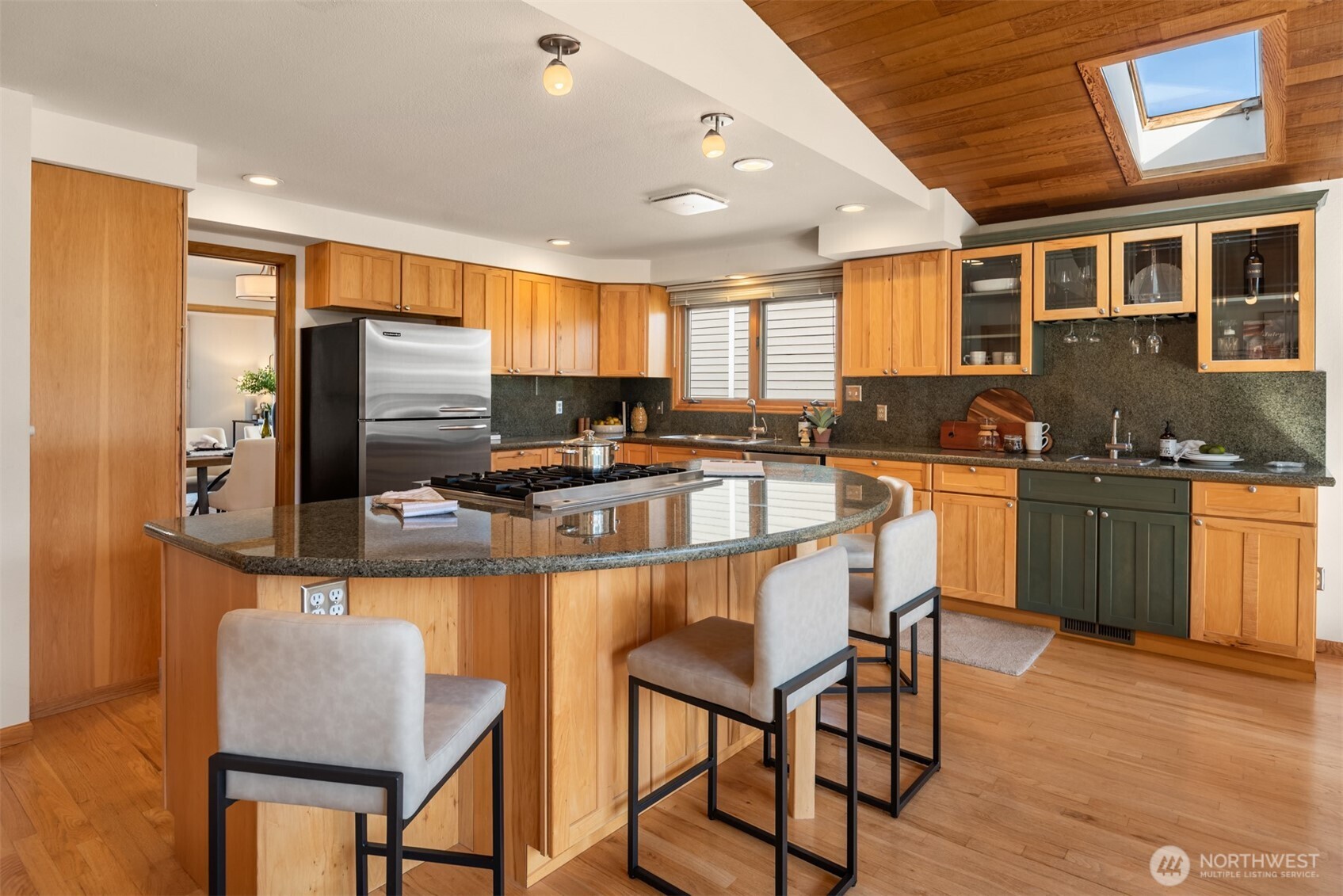 6114 104th Avenue NE, Kirkland, WA 98033