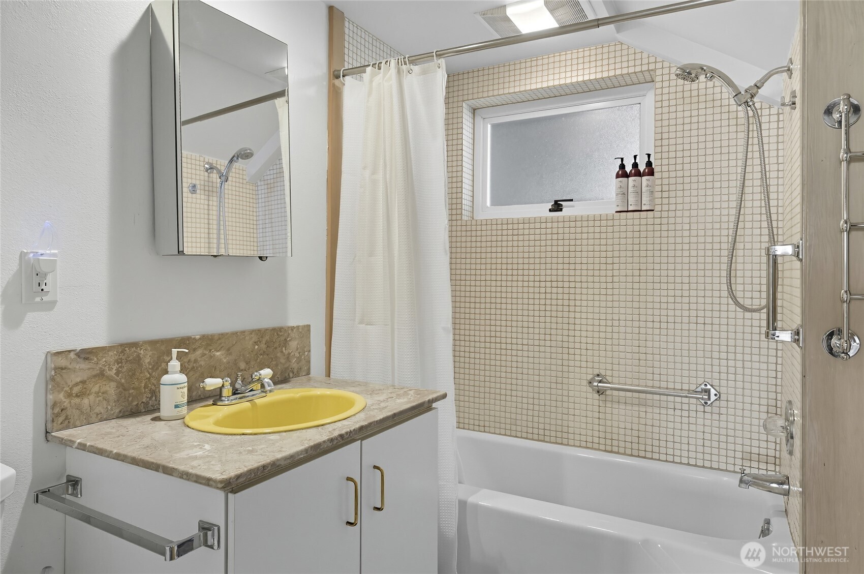 376 Schwartz Road , Nordland, WA 98358