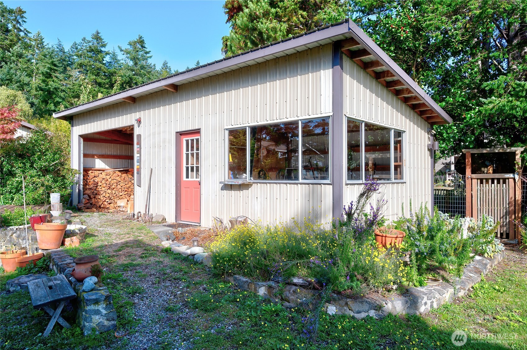 376 Schwartz Road , Nordland, WA 98358