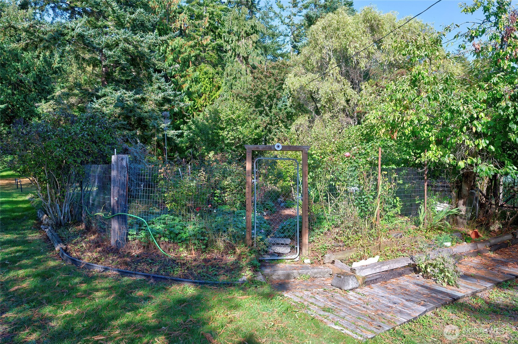 376 Schwartz Road , Nordland, WA 98358