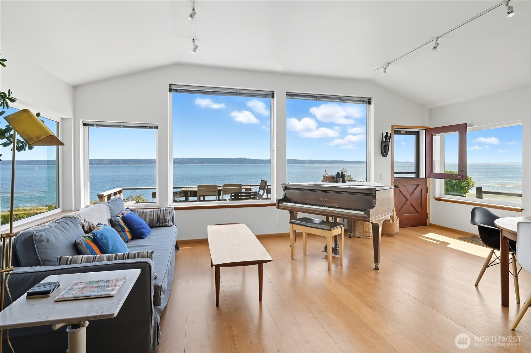 376 Schwartz Road , Nordland, WA 98358