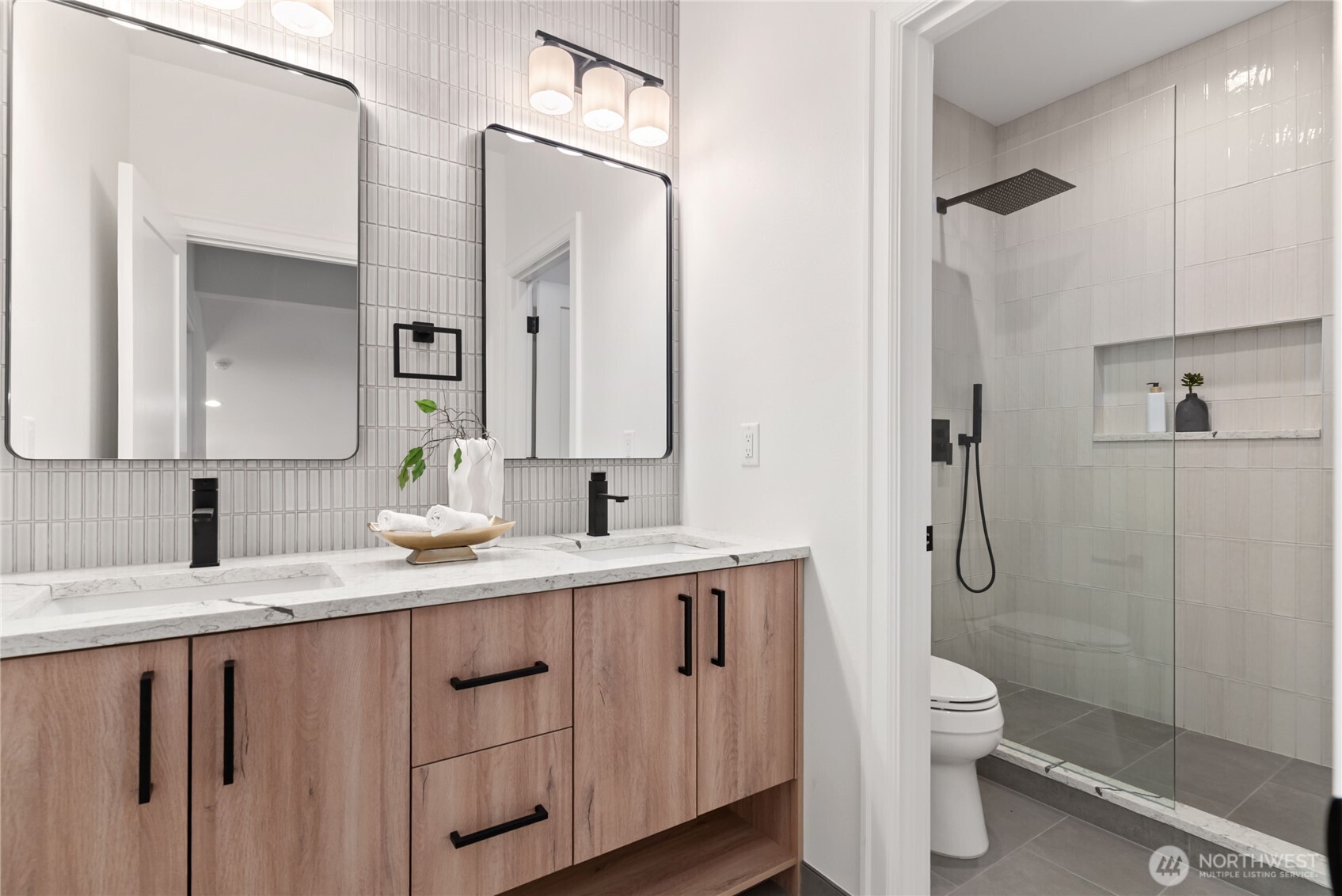 31 E Rhododendron Court , Union, WA 98592