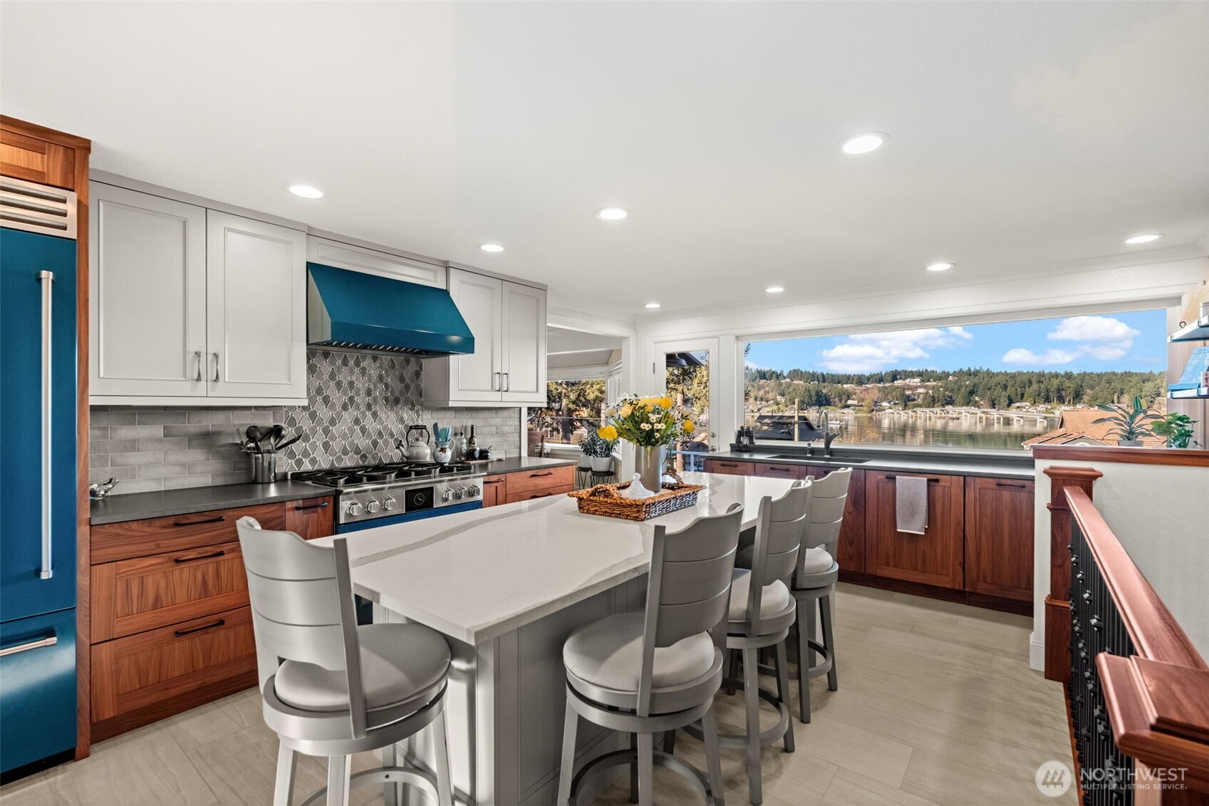 284 Bella Bella Drive , Fox Island, WA 98333