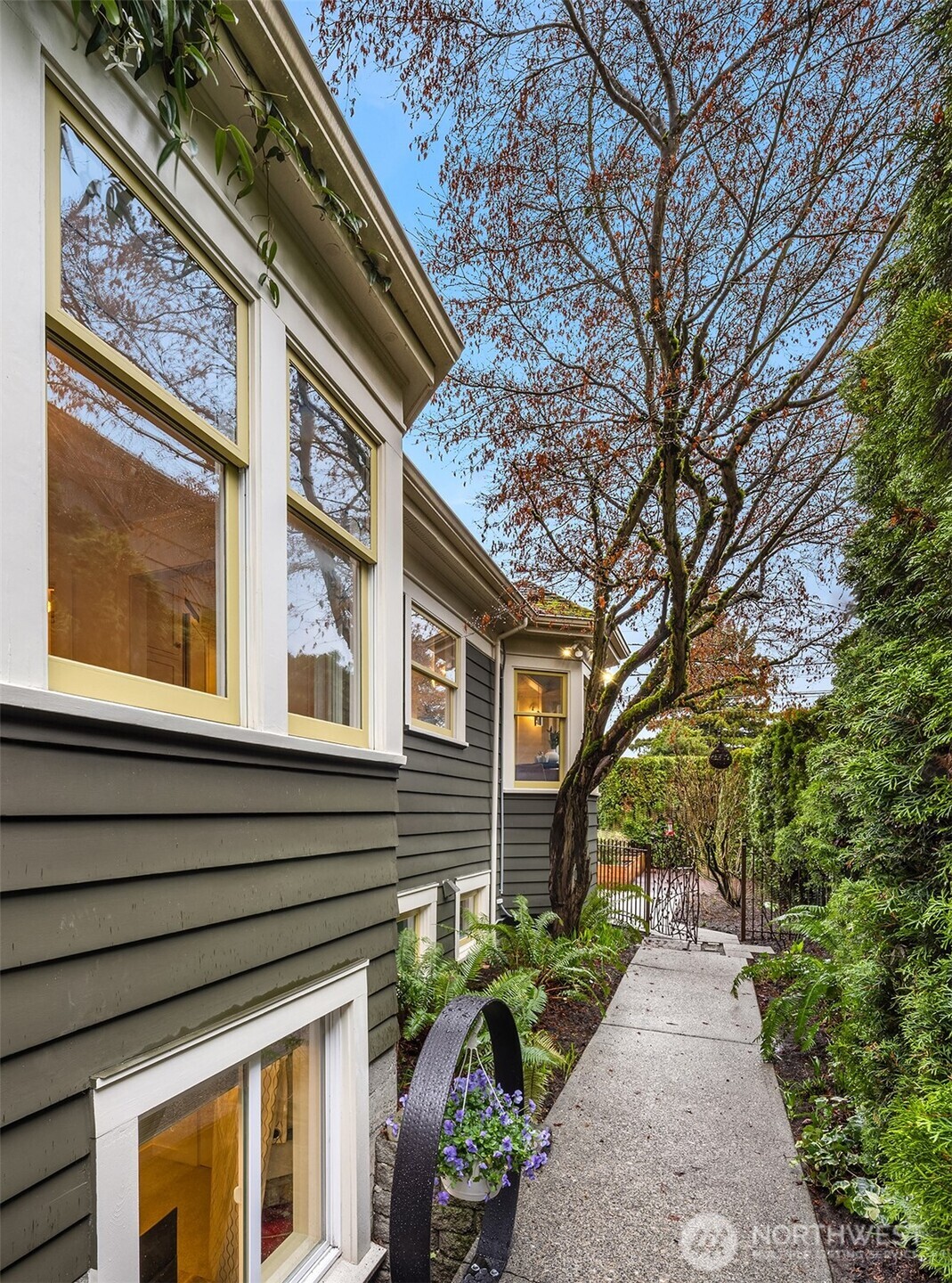 5728 34th Avenue NE, Seattle, WA 98105