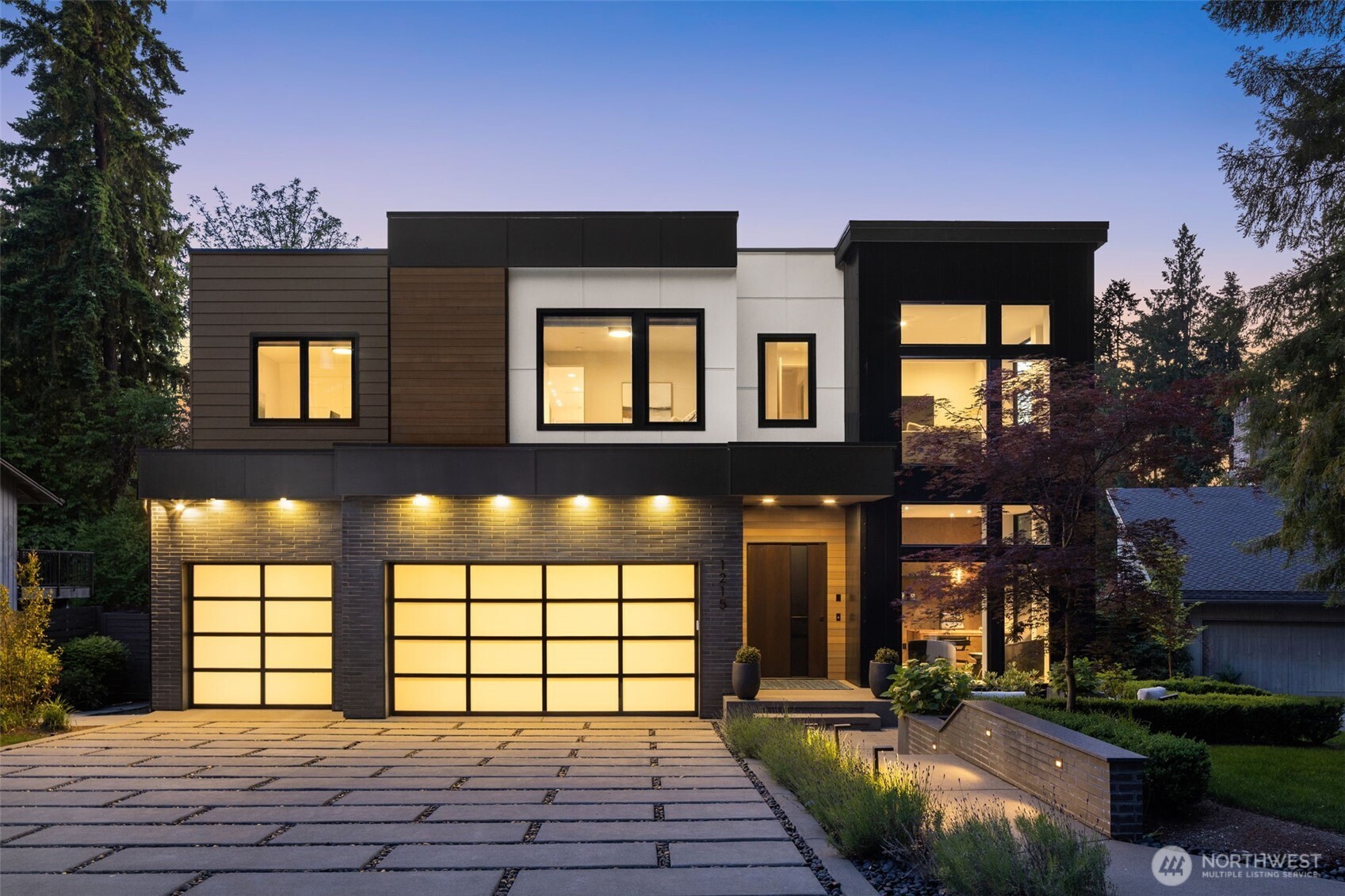 1215 96th Avenue SE, Bellevue, WA 98004