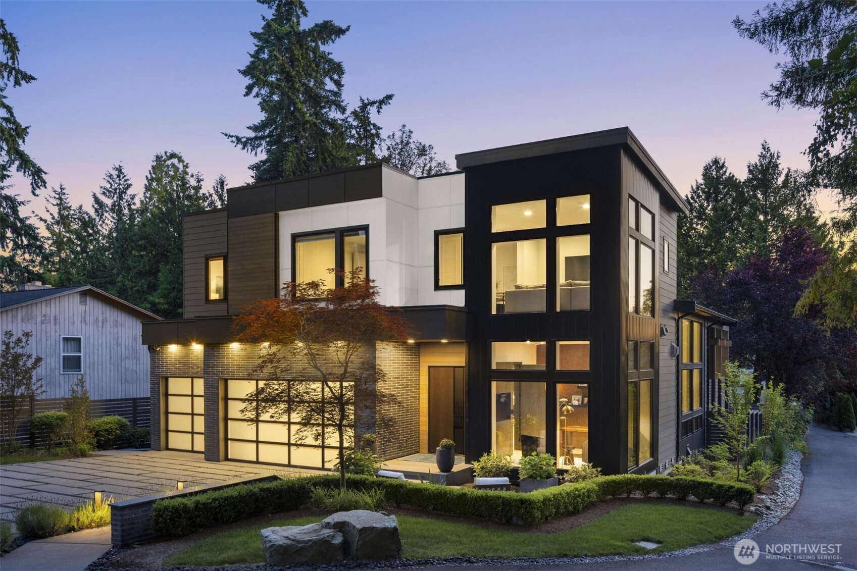 1215 96th Avenue SE, Bellevue, WA 98004