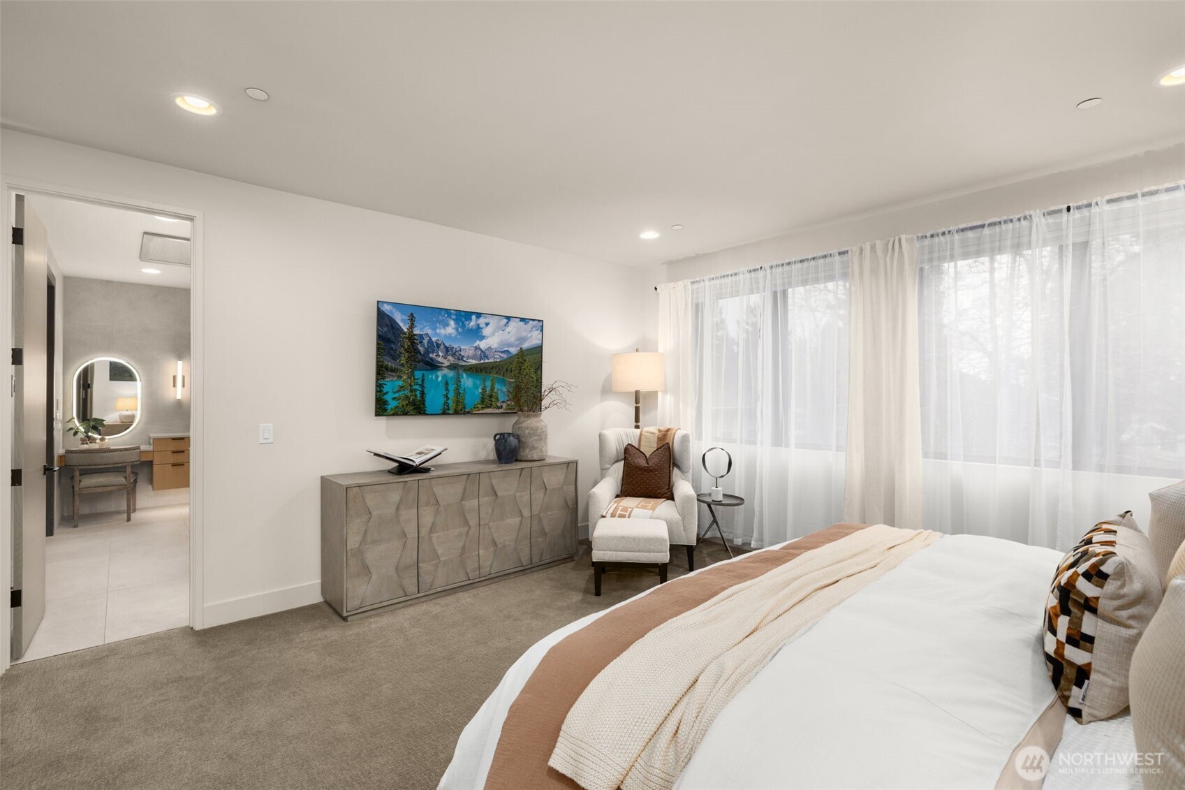 1215 96th Avenue SE, Bellevue, WA 98004