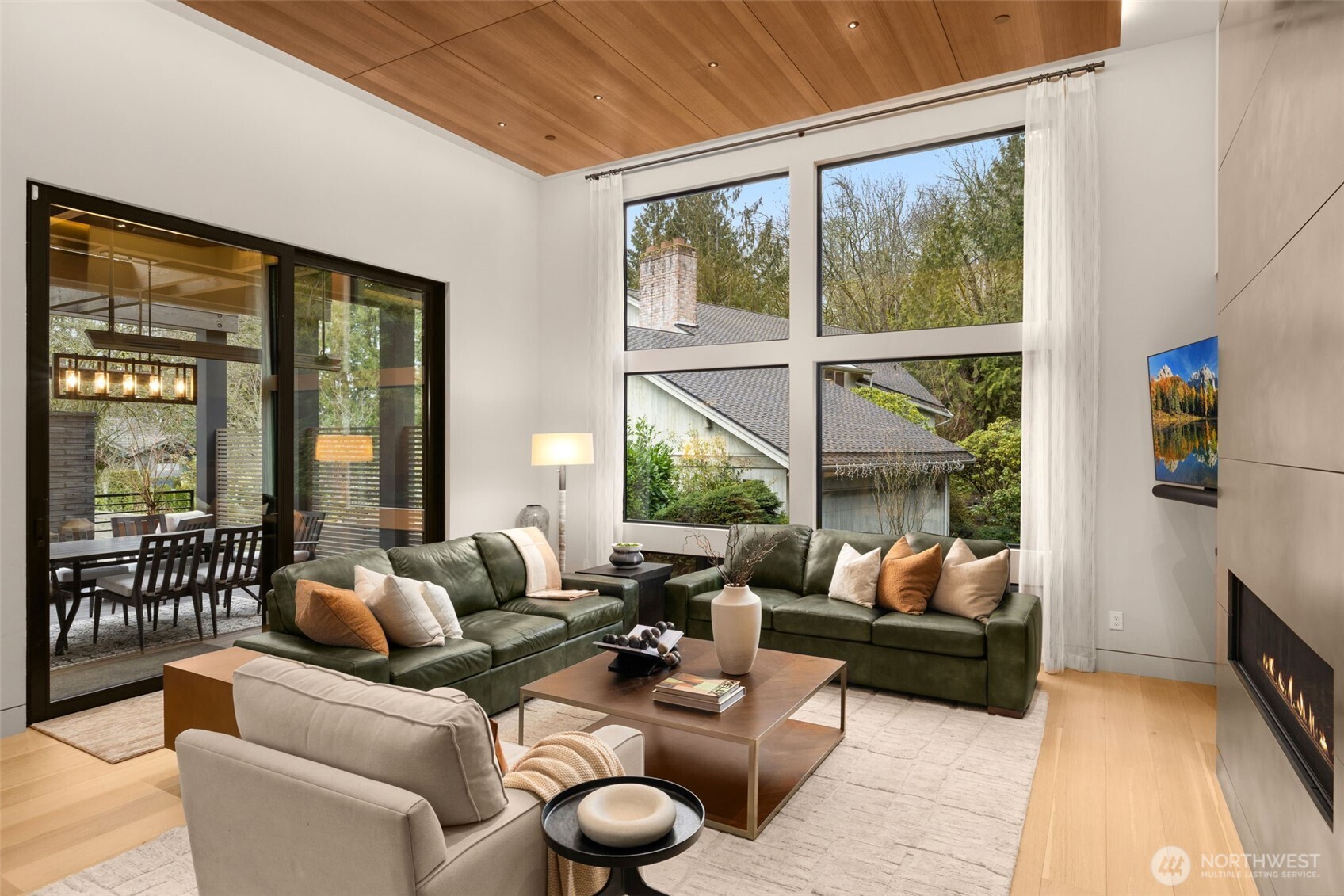 1215 96th Avenue SE, Bellevue, WA 98004