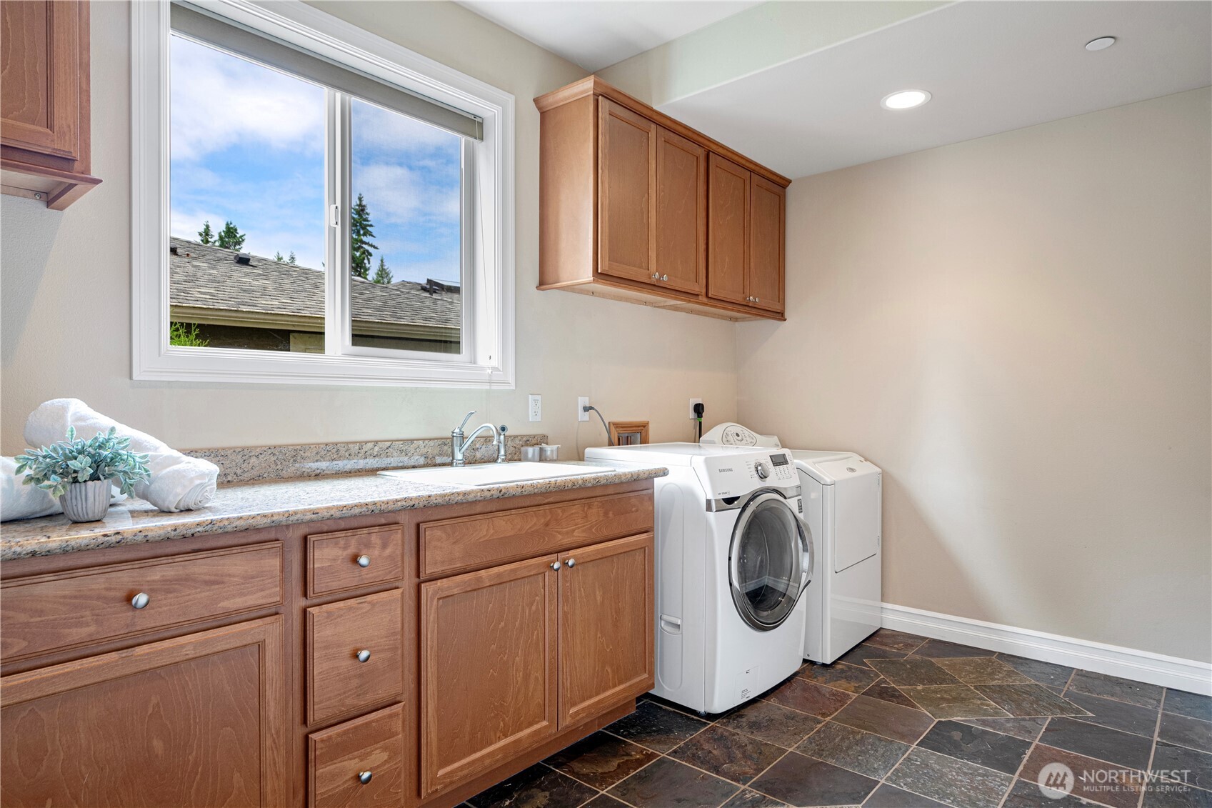 15025 SE 43rd Street , Bellevue, WA 98006