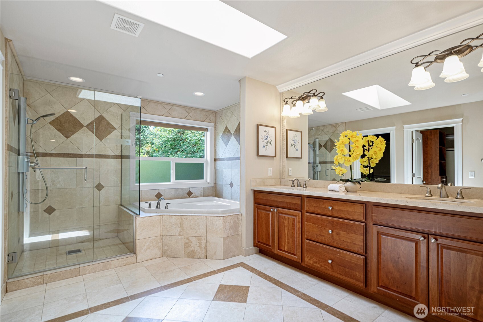 15025 SE 43rd Street , Bellevue, WA 98006