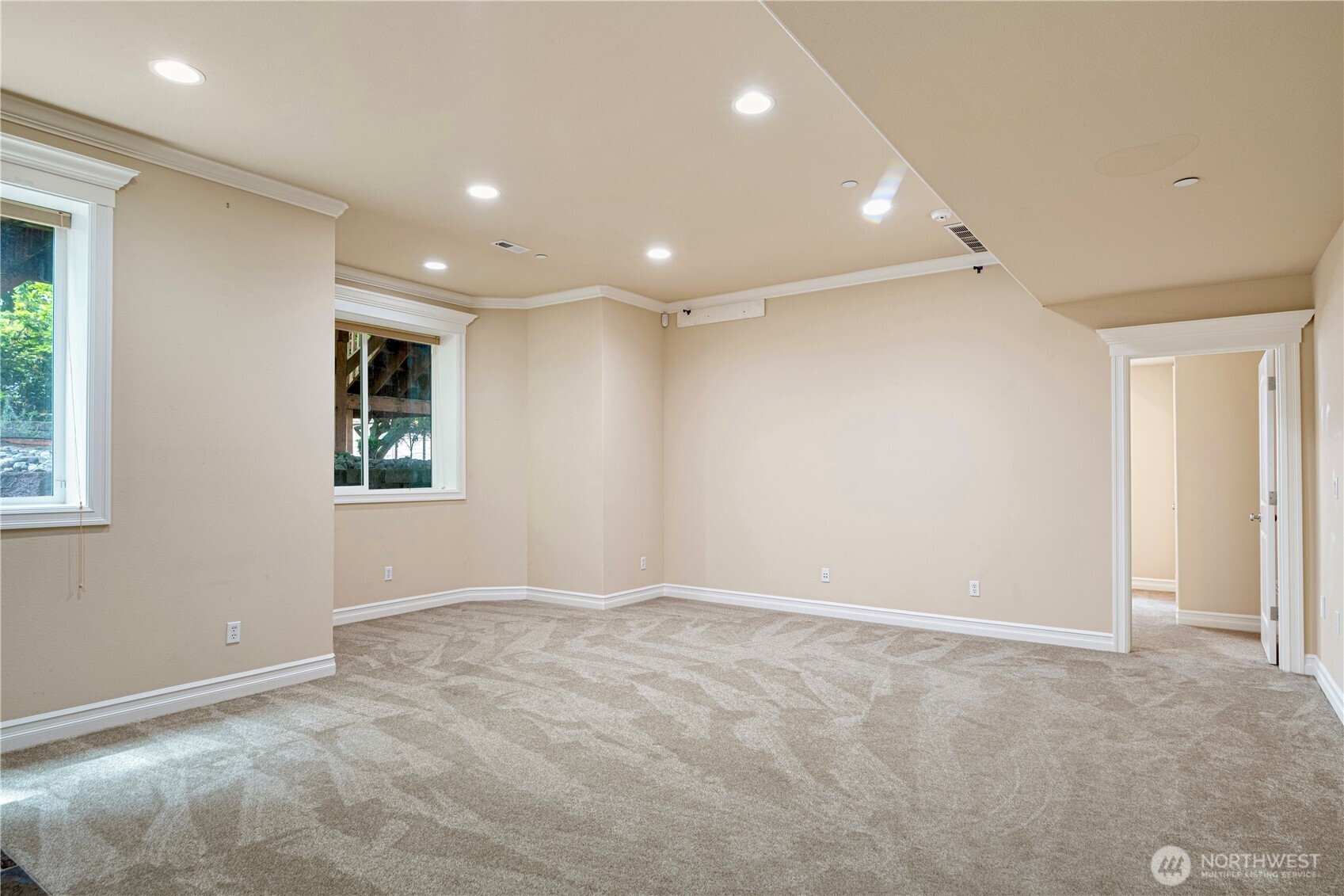 15025 SE 43rd Street , Bellevue, WA 98006