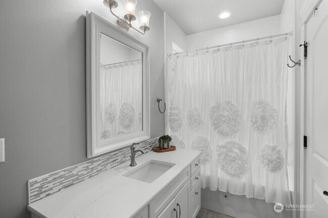 29208 327th Way SE, Ravensdale, WA 98051-8963