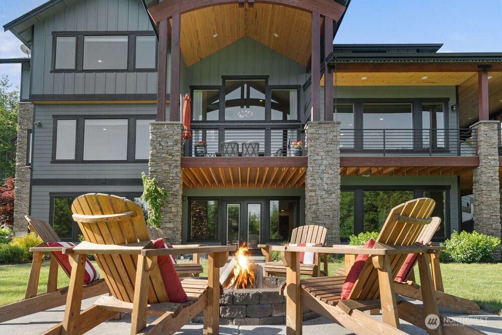 29208 327th Way SE, Ravensdale, WA 98051-8963