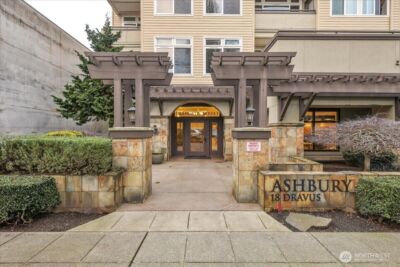 18 Dravus Street #207, Seattle, WA 98109