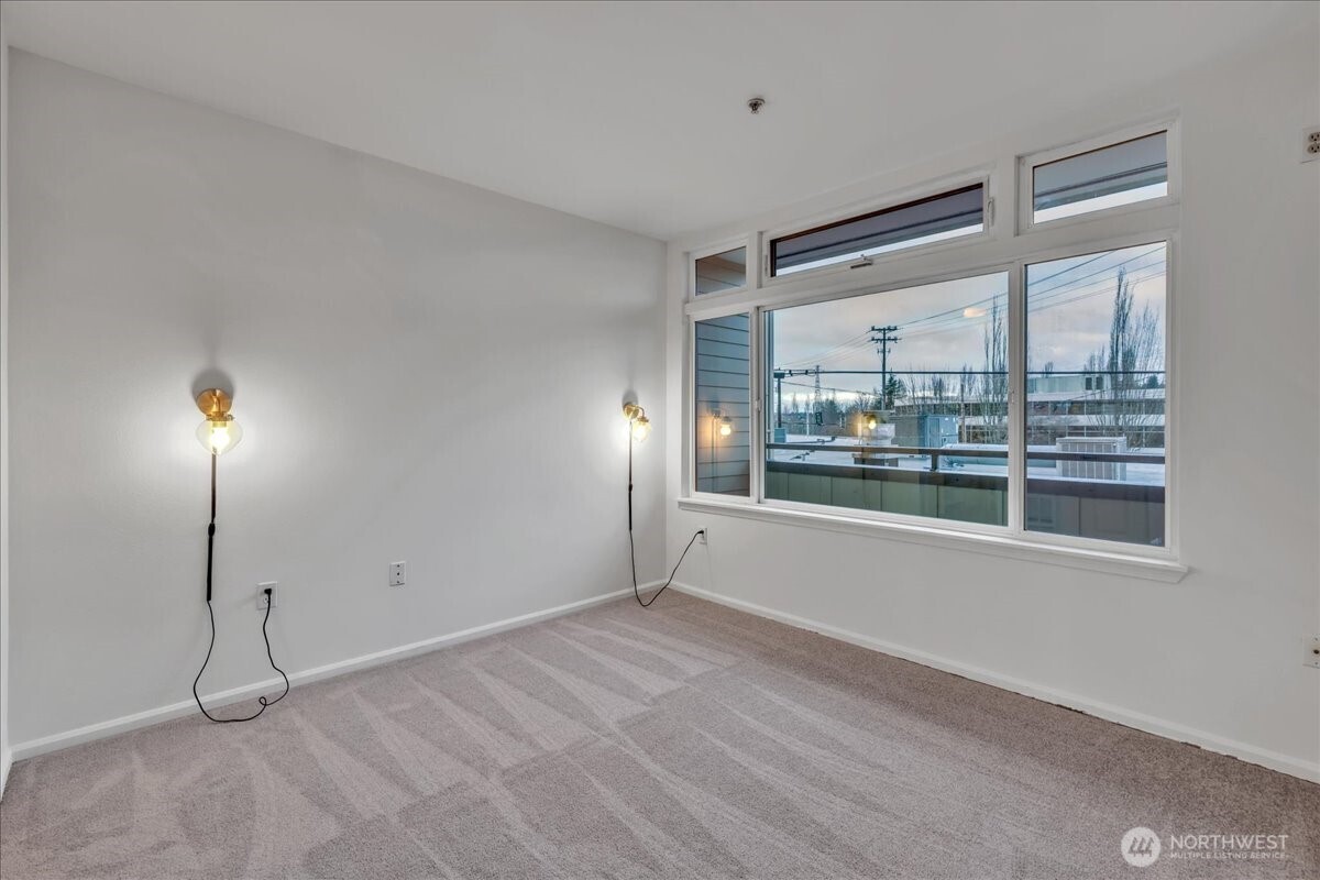 18 Dravus Street #207, Seattle, WA 98109