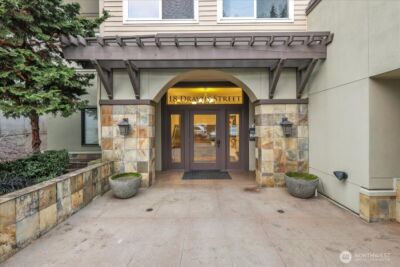 18 Dravus Street #207, Seattle, WA 98109 - Photo 2