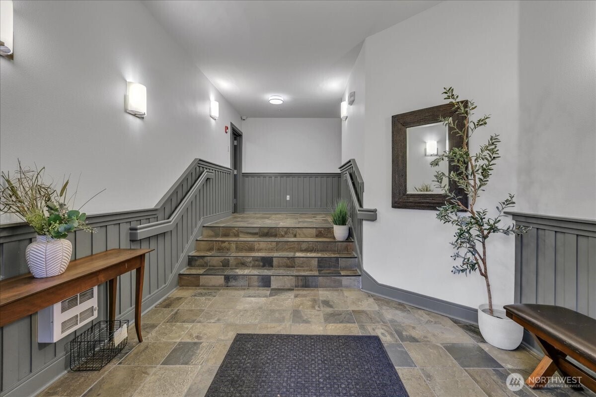 18 Dravus Street #207, Seattle, WA 98109