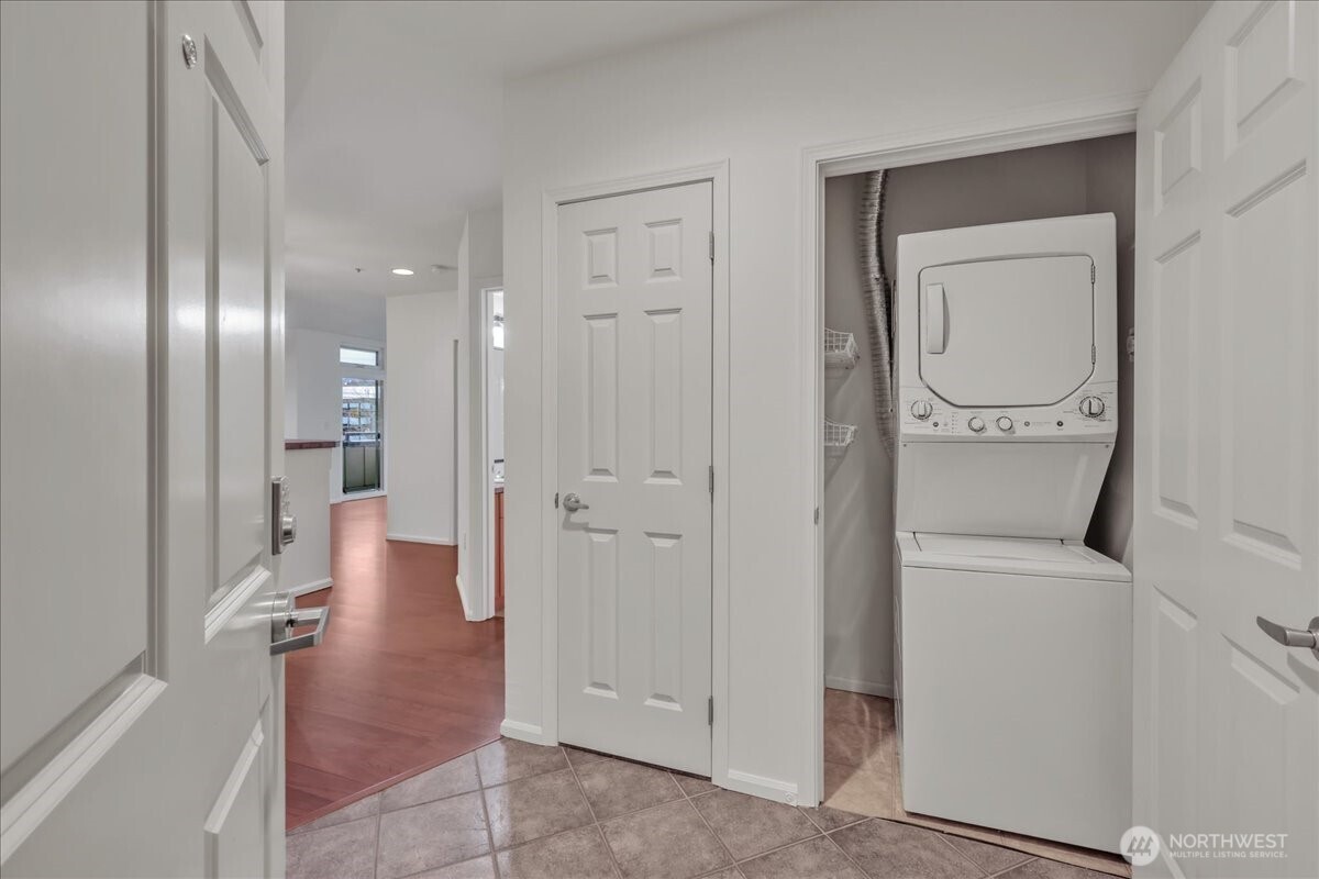 18 Dravus Street #207, Seattle, WA 98109