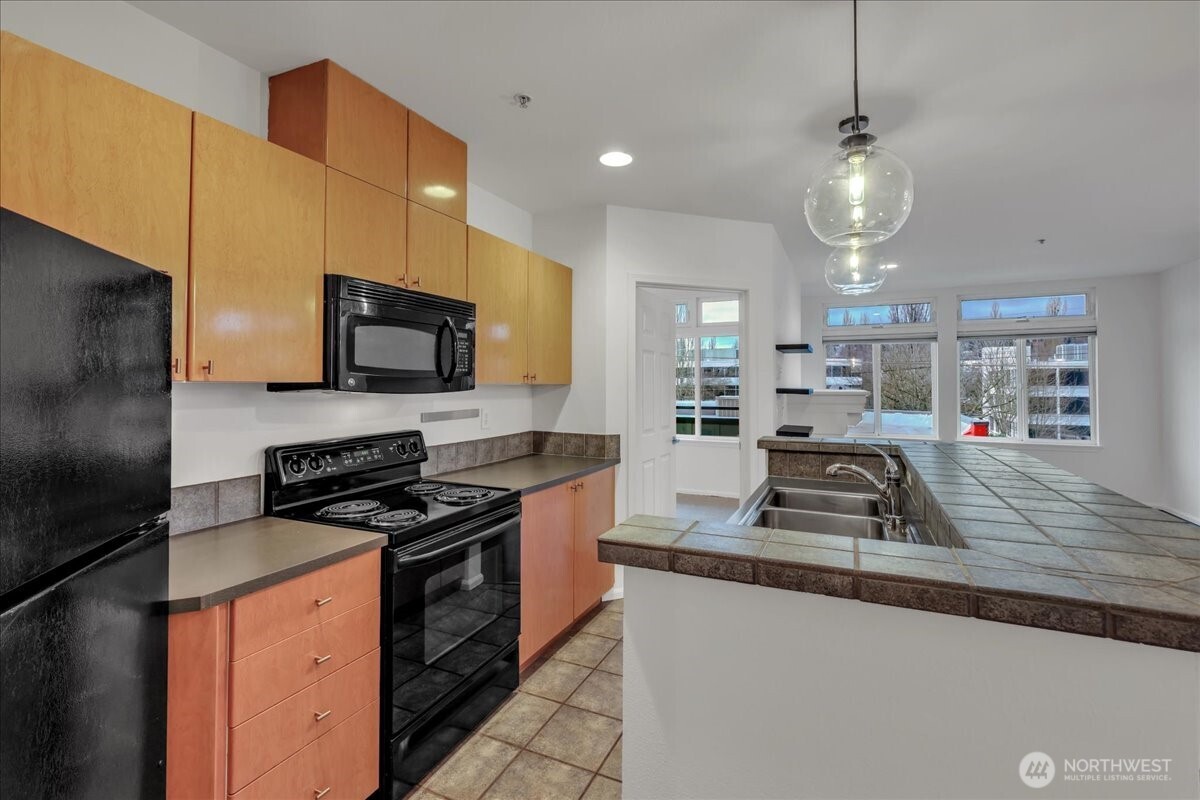 18 Dravus Street #207, Seattle, WA 98109