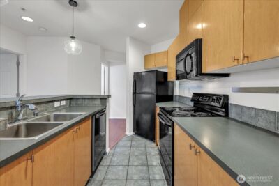 18 Dravus Street #207, Seattle, WA 98109 - Photo 8