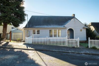 604 academy Street , Kelso, WA 98626-4319