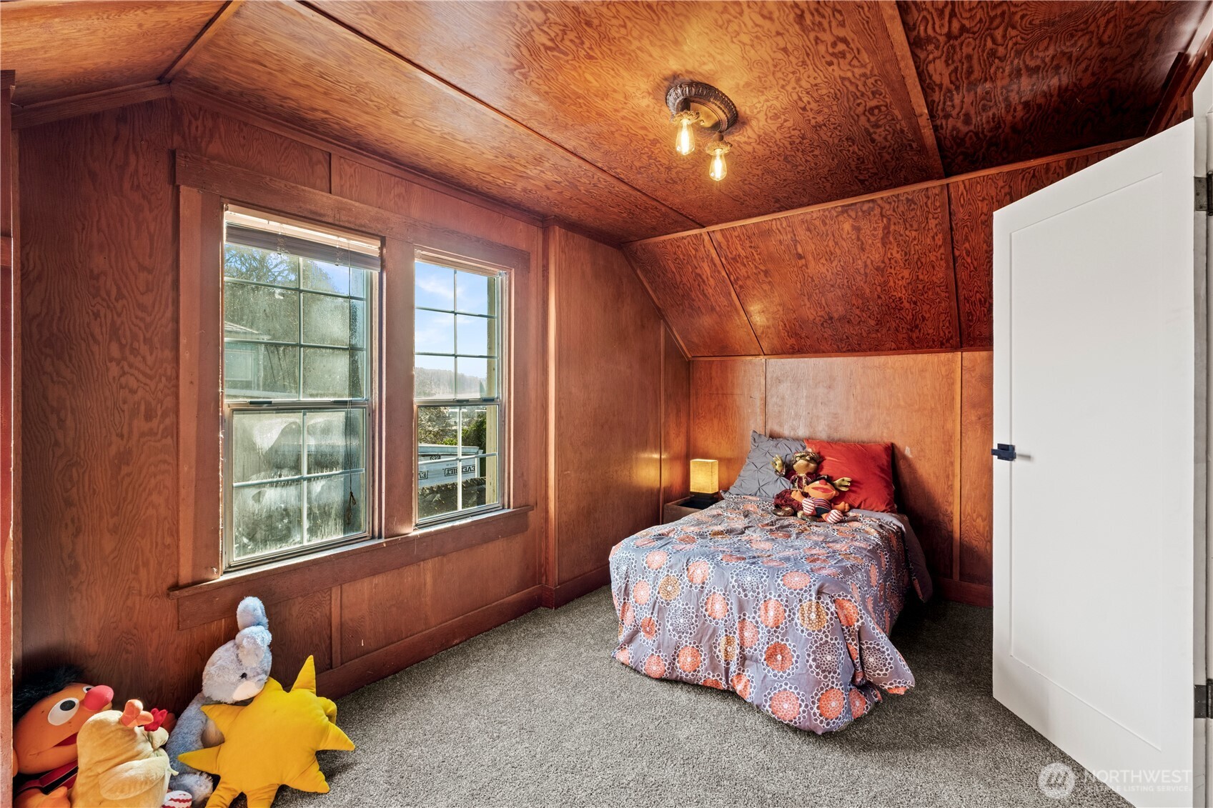 604 academy Street , Kelso, WA 98626-4319