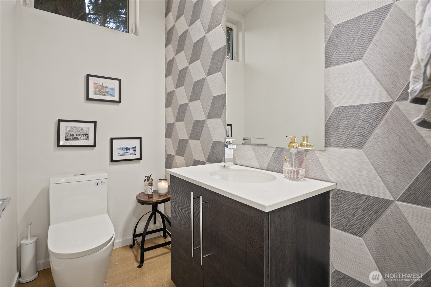 9242 A 17th Avenue SW, Seattle, WA 98106