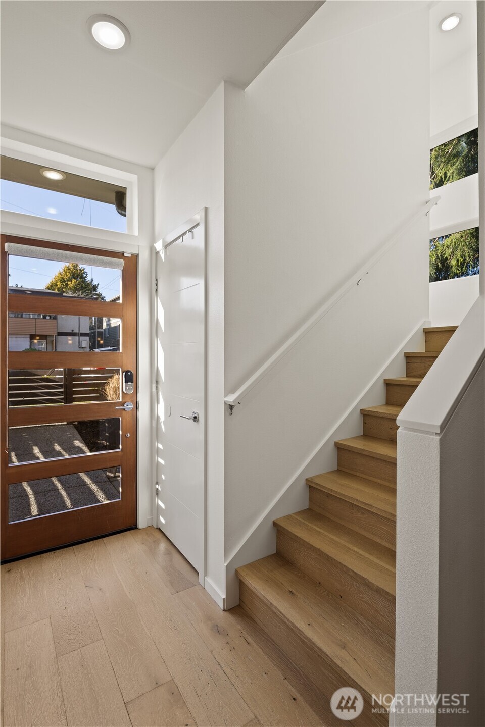 9242 A 17th Avenue SW, Seattle, WA 98106