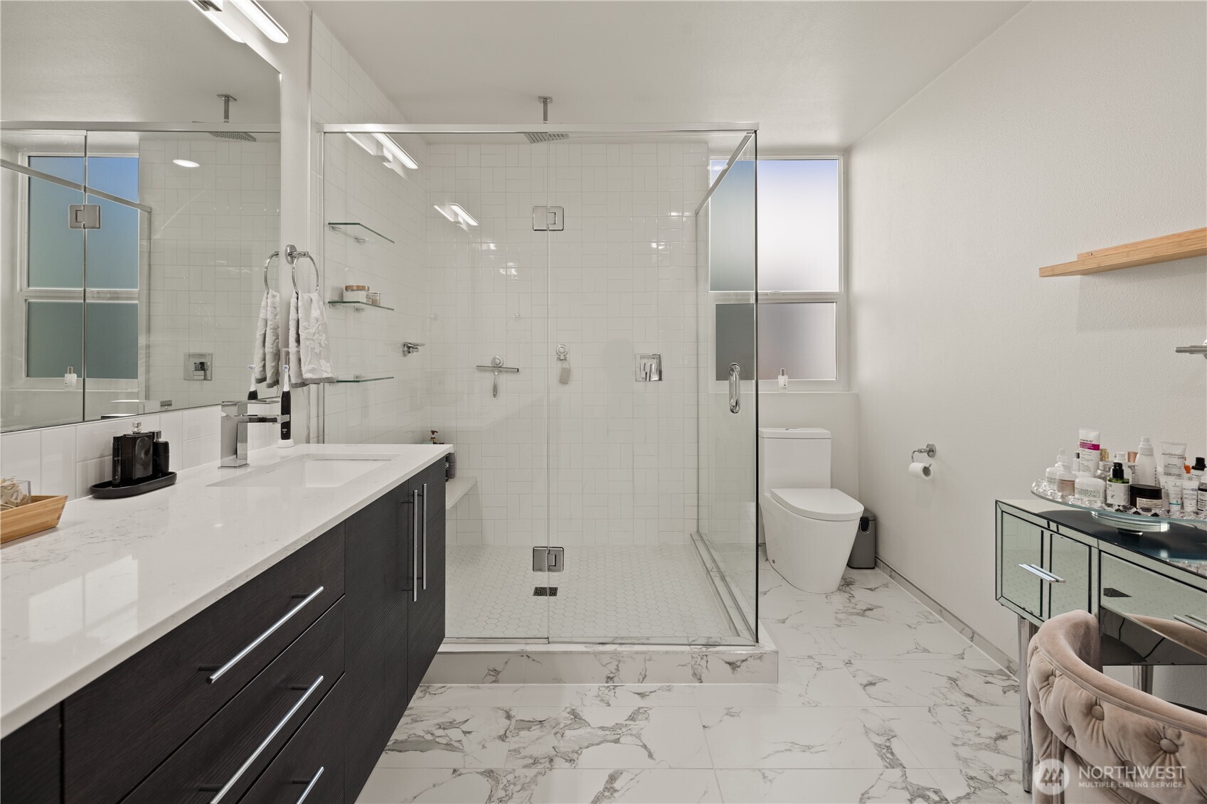 9242 A 17th Avenue SW, Seattle, WA 98106