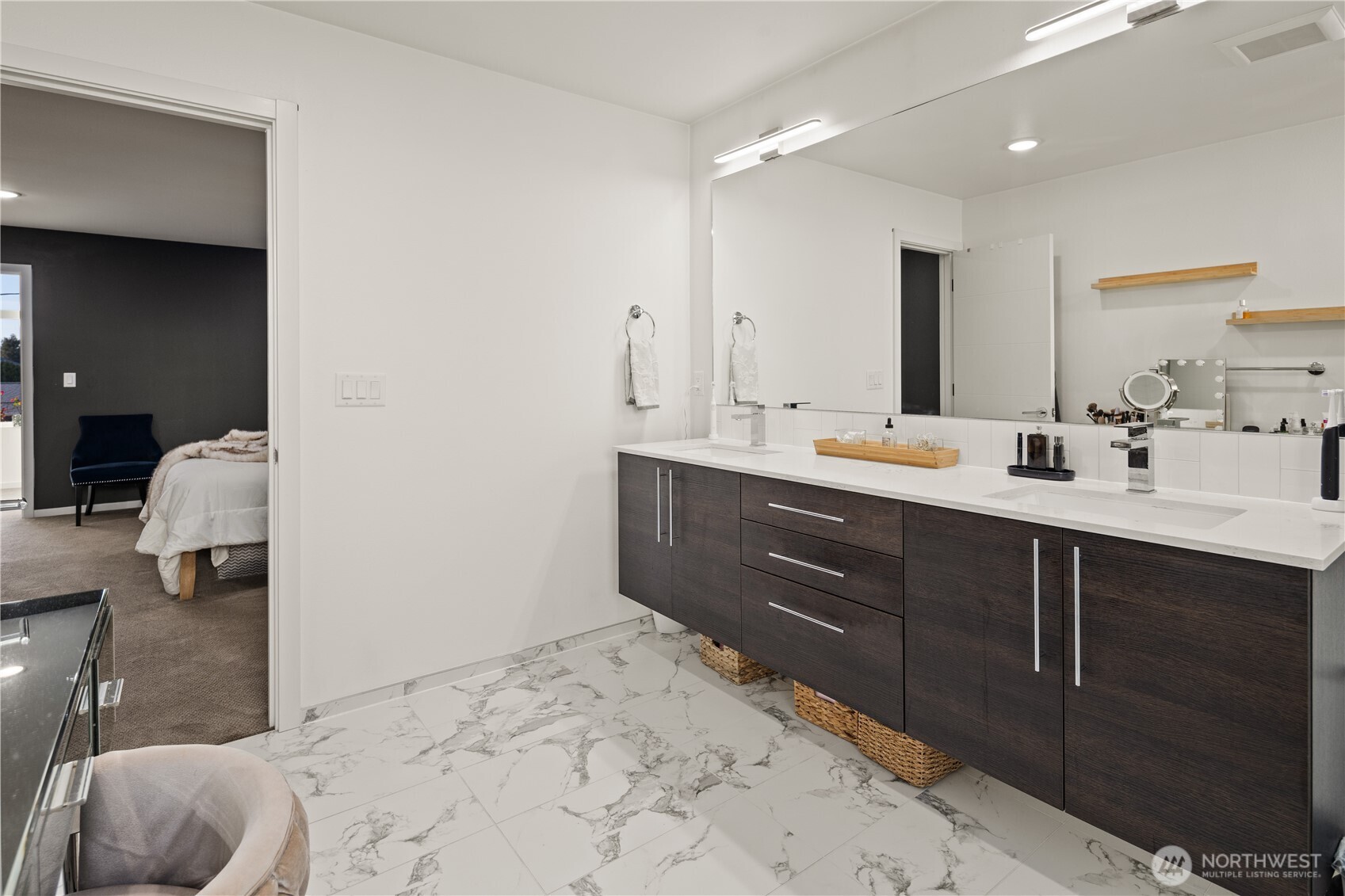 9242 A 17th Avenue SW, Seattle, WA 98106