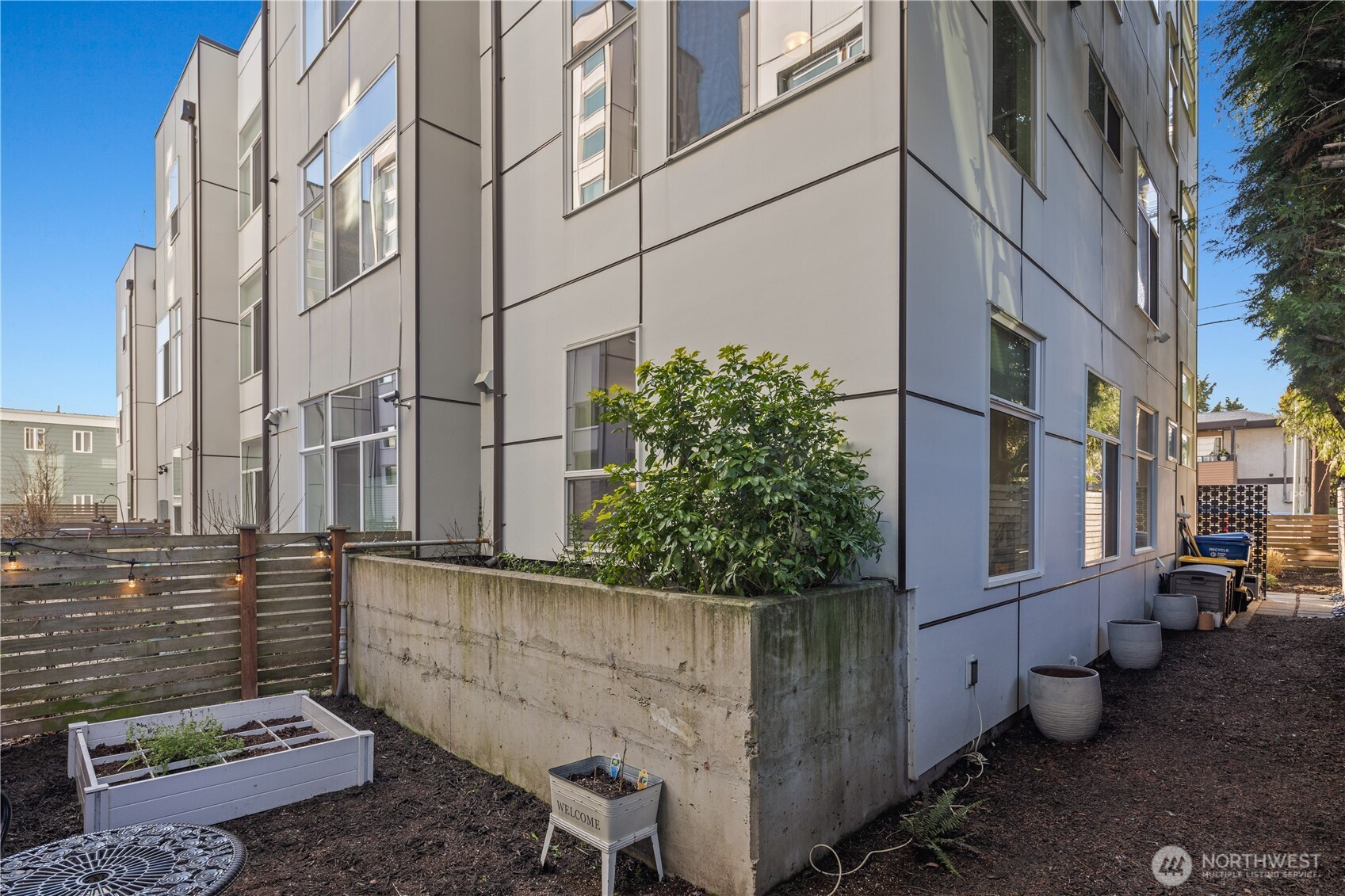 9242 A 17th Avenue SW, Seattle, WA 98106