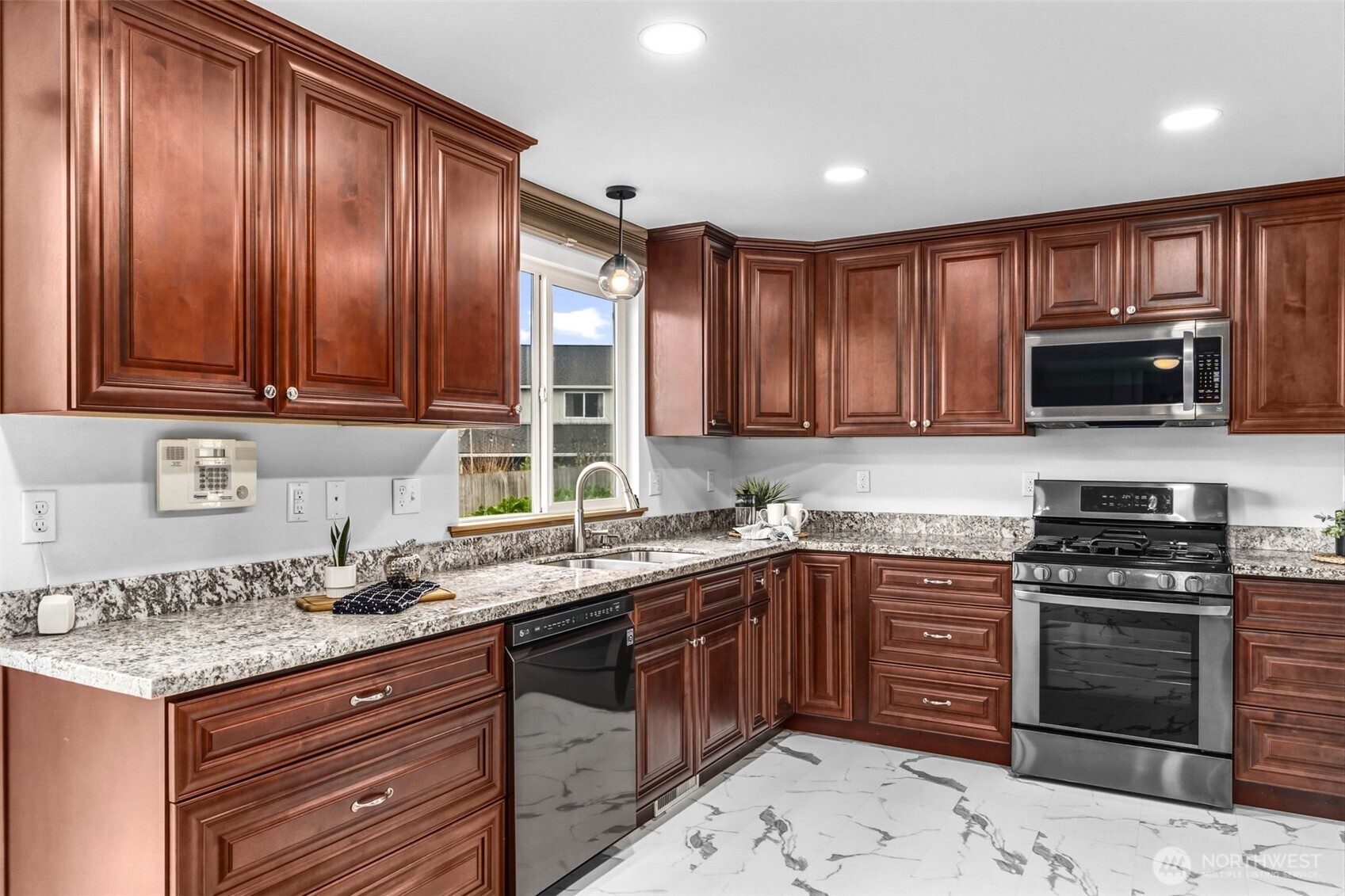 8814 Rosario Court SE, Olympia, WA 98513