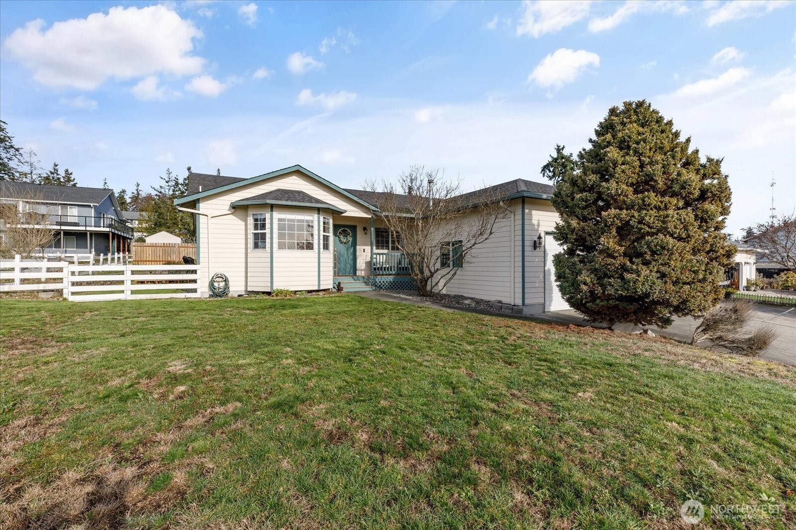 387 SW Stroops Drive , Oak Harbor, WA 98277