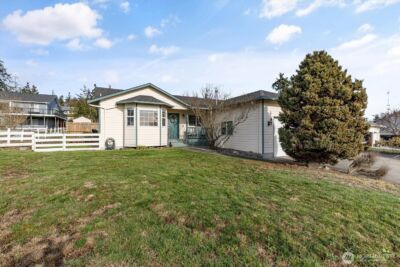 387 SW Stroops Drive , Oak Harbor, WA 98277