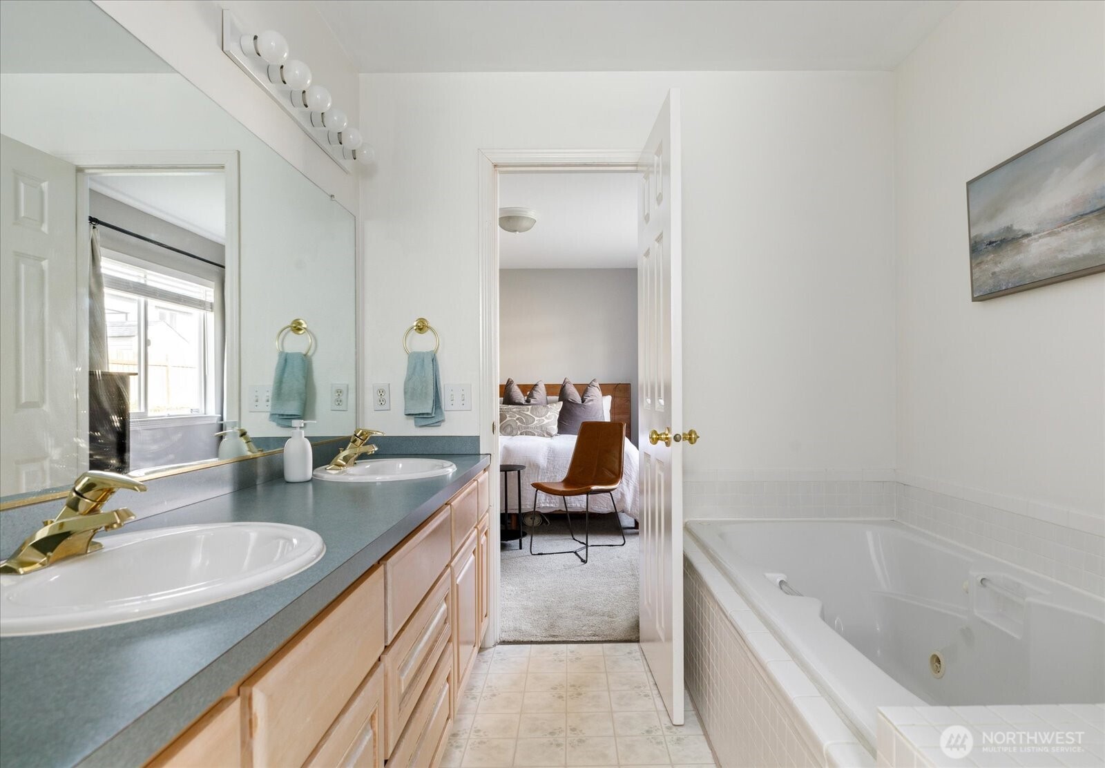 387 SW Stroops Drive , Oak Harbor, WA 98277