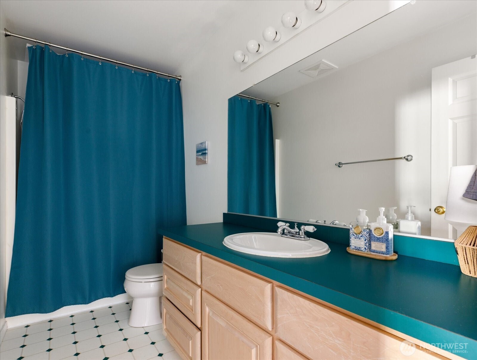 387 SW Stroops Drive , Oak Harbor, WA 98277