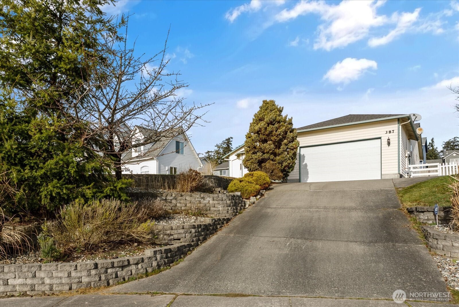 387 SW Stroops Drive , Oak Harbor, WA 98277