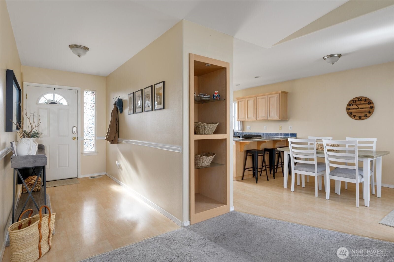 387 SW Stroops Drive , Oak Harbor, WA 98277